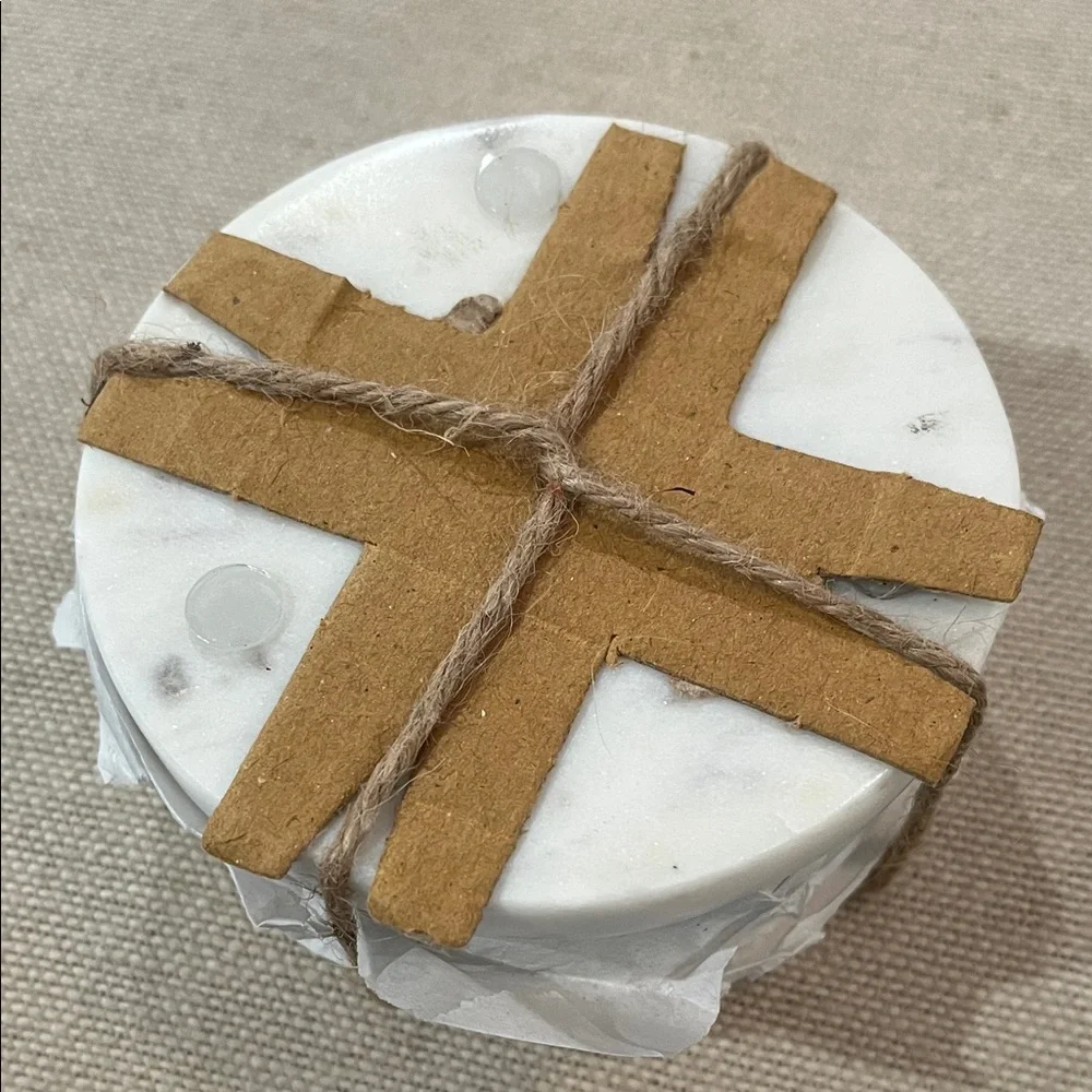 Creative Co-Op Round Marble Coasters with Brass Inlay, White, Set of 4/NWT
